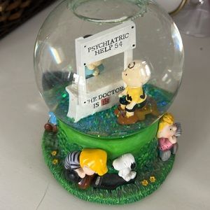 Vintage Peanuts Snowglobe “The Doctor Is In”